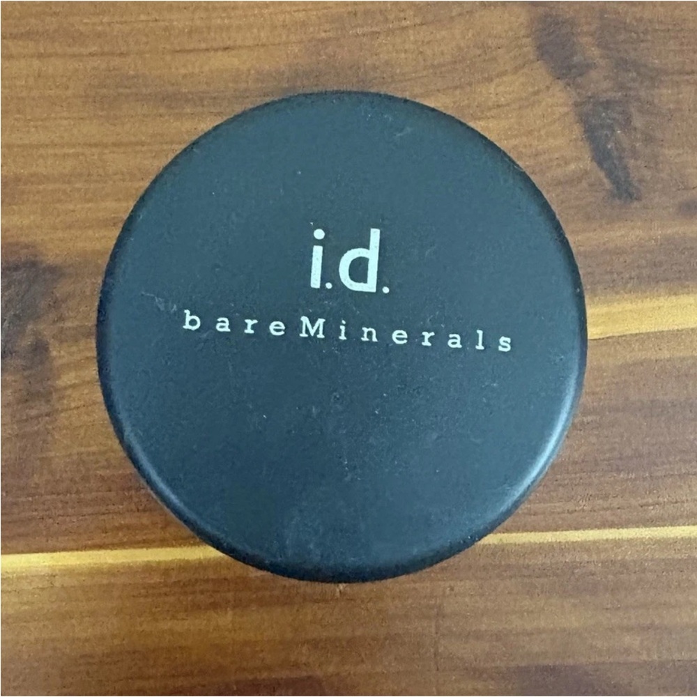 I.D. bare Minerals foundation loose powder .06 oz/2 g Sealed cl